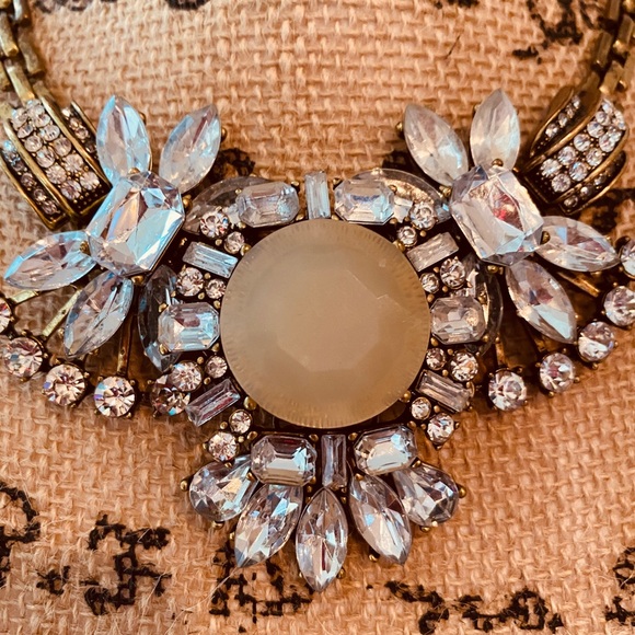 Beautiful Rhinestone Design Necklace - Picture 2 of 4